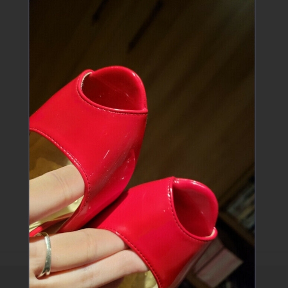 Red Heels - Picture 4 of 4